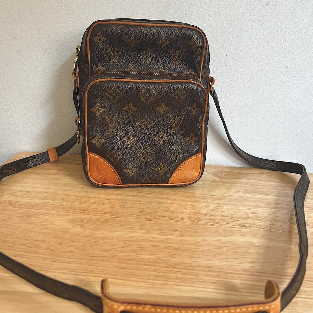 🎊SOLD🎊Louis Vuitton Amazone Vintage Monogram Crossbody bag✨ - Picture 7 of 16